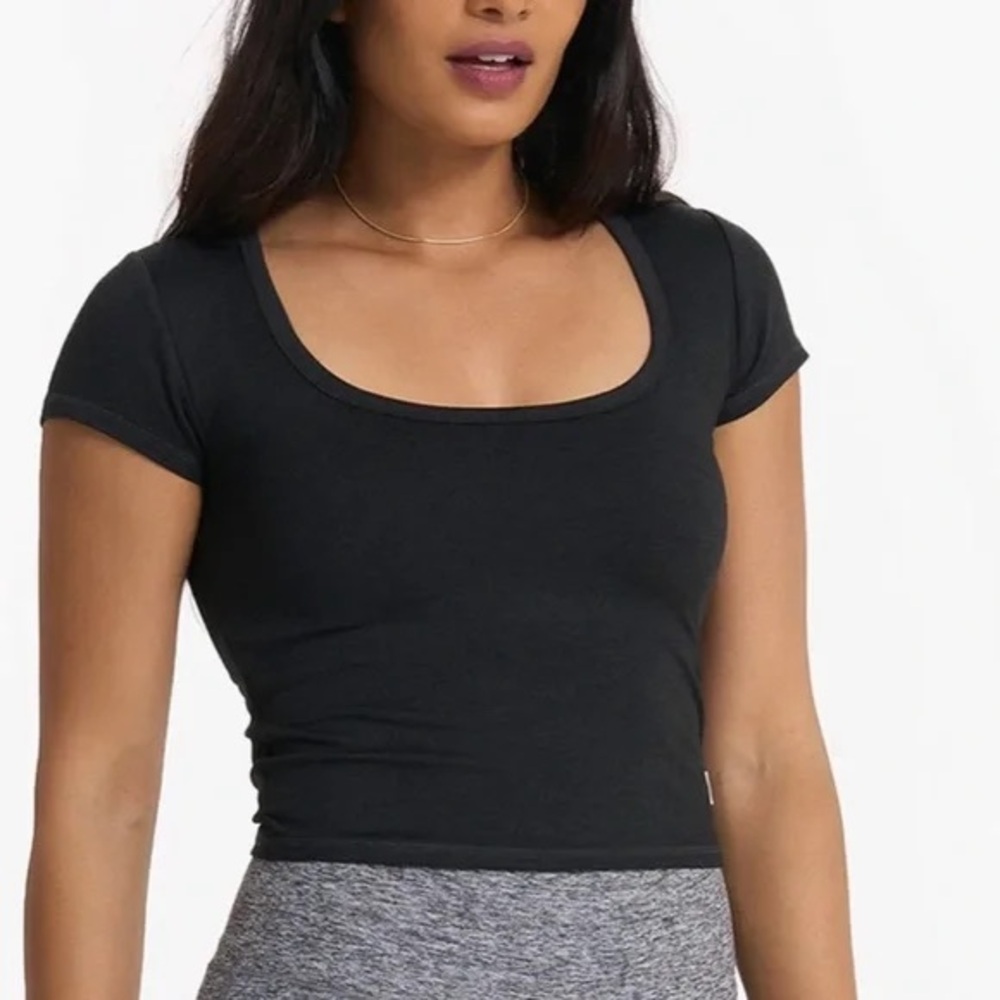 Vuori halo short sleeve crop